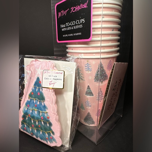 Betsey Johnson to go cups and with matching napkins 🎄 - Picture 2 of 5